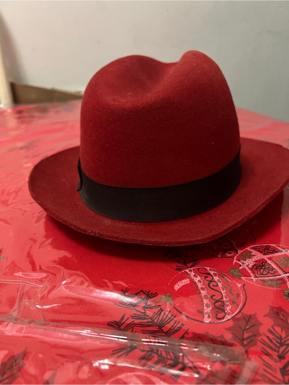 Women’s Red Felt Fedora with Black Band Sz large